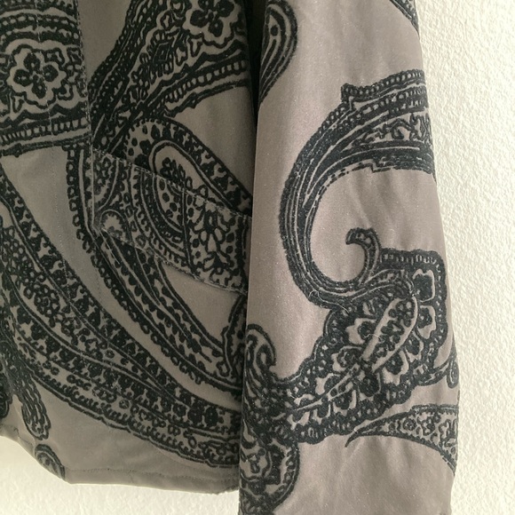 Chicos Zenergy Black Shirt Jacket Snap Button Paisley Textured Size 1 - Picture 4 of 7